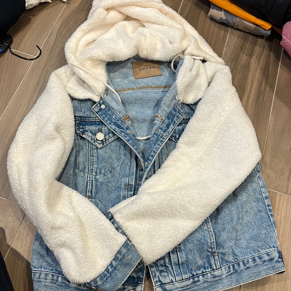 Perfect for fall!! BLANKNYC Sherpa denim jacket